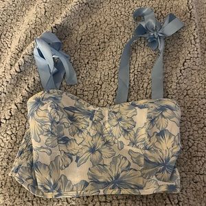 Blue/white floral top, size S, stretchy